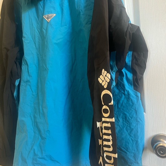 Columbia Men's Blue and Black Raincoat - Picture 4 of 4